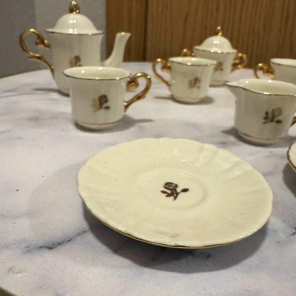 Lennox miniature tea set - missing one lid ! - Picture 2 of 12